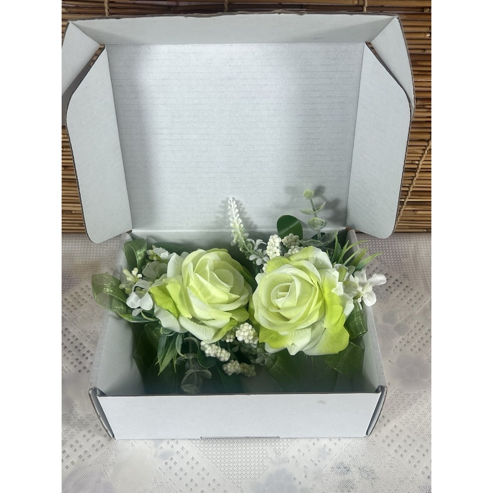 Yelinart 2Pcs Green Corsage and Men Boutonniere Homecoming Accesories Suit